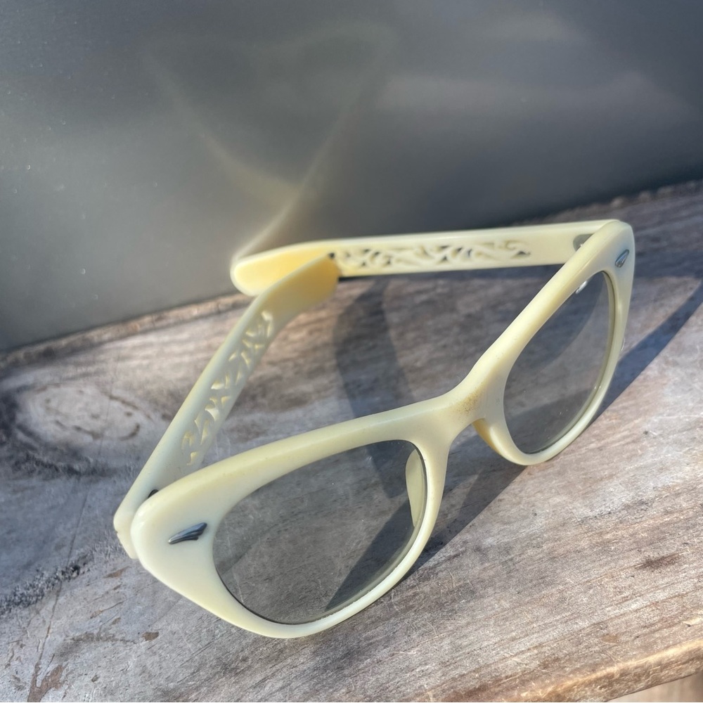 Authentic Super Rare 1950s 60s Cat Glasses Carved Cutout Ornamentation